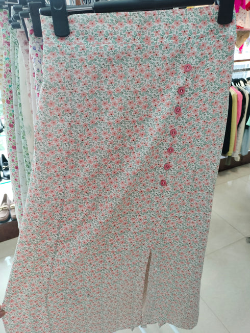 Floral Slit Skirts Embedded With Buttons